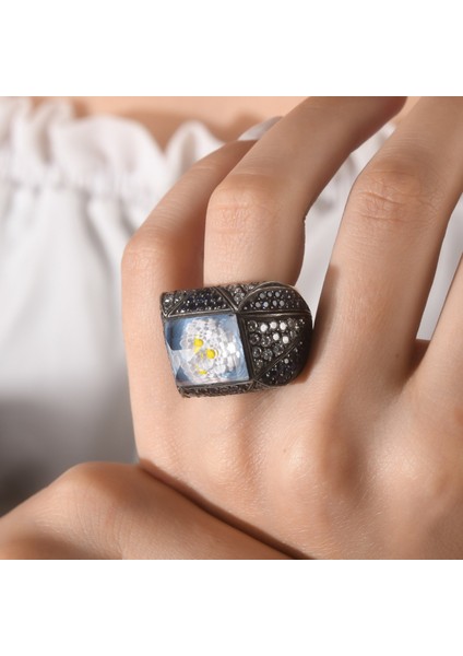 4.73 Karat Pırlanta Safir Yüzük, Çiçek Motifli, Gerçek Pırlanta, Mücevher Sertifikalı modelleri