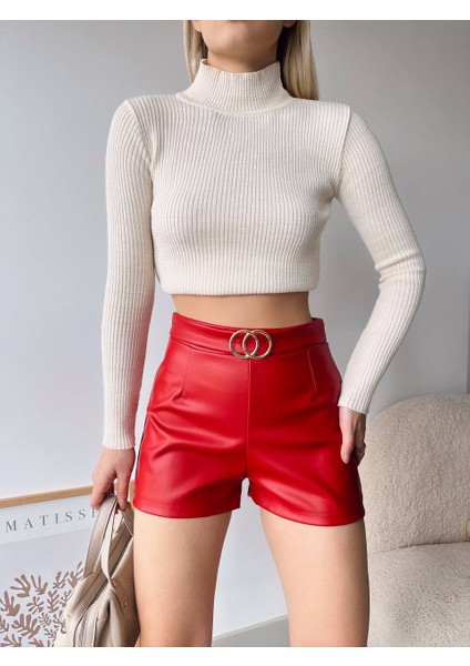 Toka Detaylı Suni Deri Kadın Şort