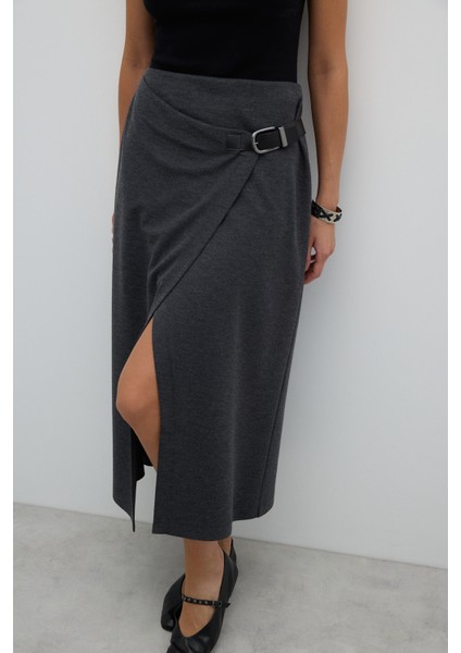 Kruvaze Görünümlü Süs Tokalı Midi Boy Etek Antrasit K2625002_046 fırsatları