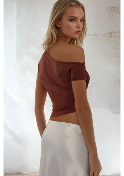 Kadın Soft Touch Drape Detaylı Asimetrik Üst Kestane Kahvesi fırsatları
