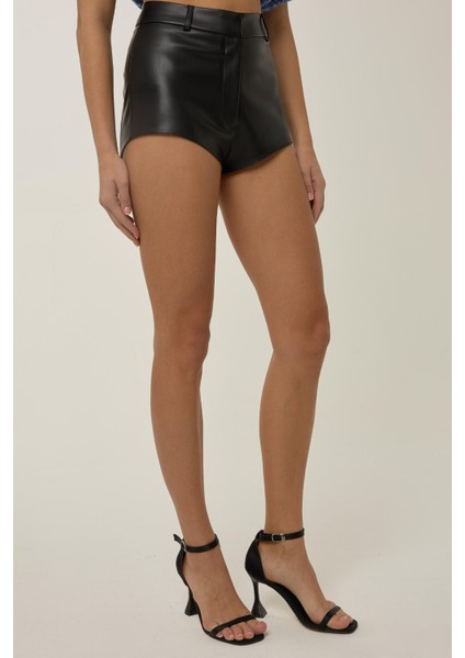 Kadın Suni Deri Hot Şort Siyah fırsatları