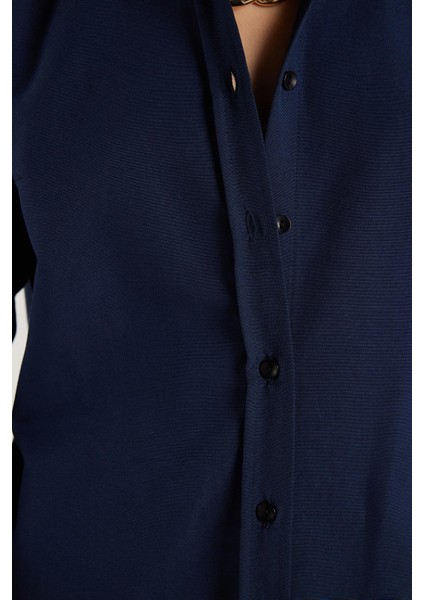 Kadın Slim Fit Dar Kesim Uzun Kollu Pamuklu Vücuda Oturan Dokulu Lacivert Basic Gömlek modelleri