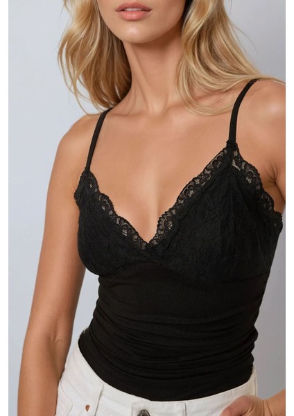 Kadın V Yaka Dantel Detaylı Askılı Üst Black