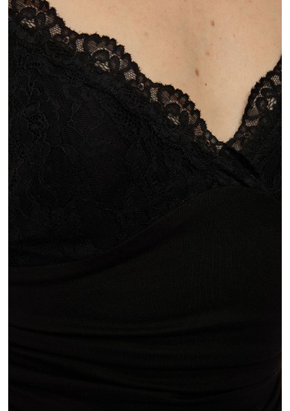 Kadın V Yaka Dantel Detaylı Askılı Üst Black indirimleri