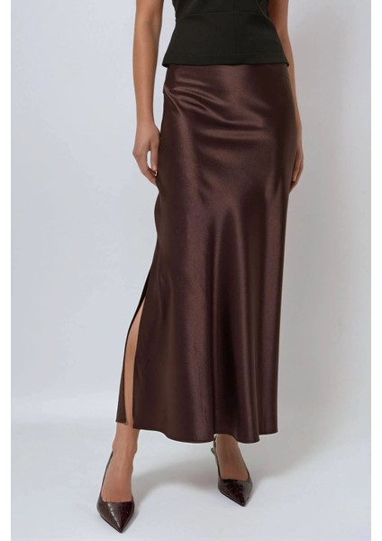 Kadın Yırtmaçlı Maxi Saten Etek Brown