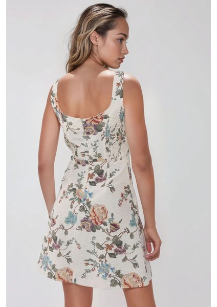 Kadın Keten Görünümlü Çiçek Desenli Gipe Detaylı Mini Elbise Allık Pembe indirimleri