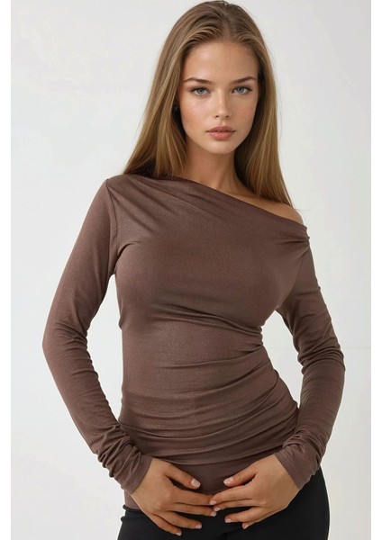 Kadın Asimetrik Yaka Uzun Kollu Drape Detaylı Slim Fit Üst Brown