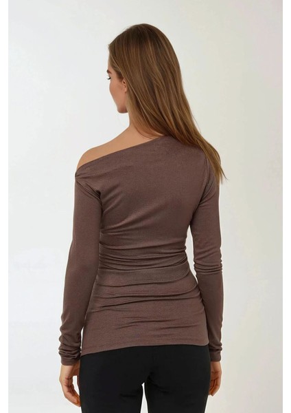 Kadın Asimetrik Yaka Uzun Kollu Drape Detaylı Slim Fit Üst Brown indirimleri