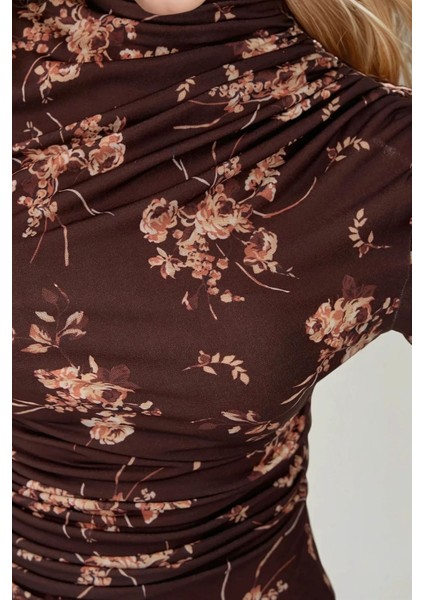 Kadın Desenli Dik Yaka Uzun Kollu Üst Koyu Mocha Kahve indirimleri