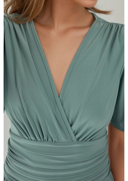 Kadın V Yaka Kısa Kol Büzgülü Mini Elbise Adaçayı Yeşili modelleri