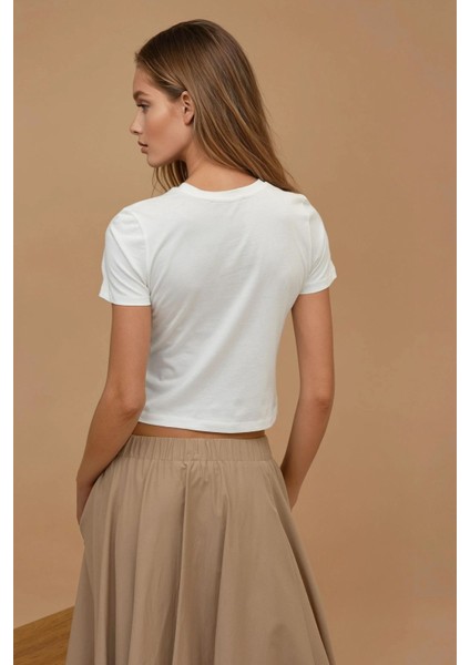 Kadın Baskı Detaylı Regular Fit Bisiklet Yakalı %100 Pamuklu Crop T-shirt Tozlu Beyaz indirimleri