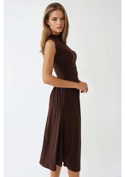 Kadın Yuvarlak Yakalı Rahat Kesim Midi Elbise Kestane Kahvesi fiyatları