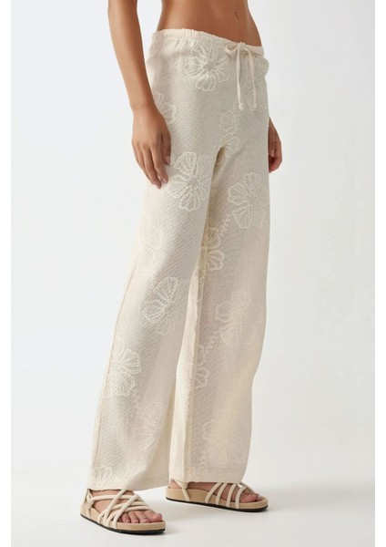 Kadın Yüksek Bel Çiçek İşlemeli Geniş Paça Pantolon Krem Doğal