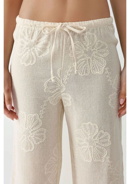 Kadın Yüksek Bel Çiçek İşlemeli Geniş Paça Pantolon Krem Doğal