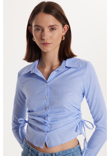 Kadın Slim Fit Rahat Kesim Uzun Kollu Bağlamak Detaylı Çizgili Mavi Gömlek fiyatları