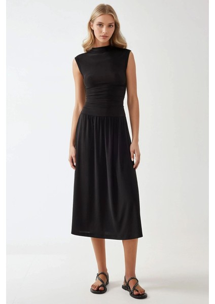 Kadın Yuvarlak Yakalı Rahat Kesim Midi Elbise Siyah