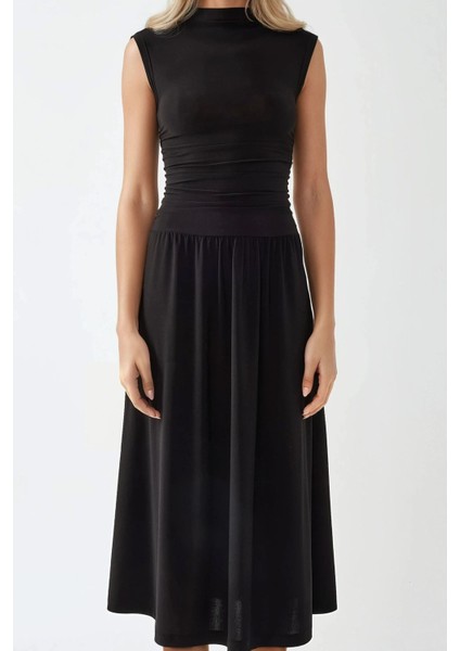 Kadın Yuvarlak Yakalı Rahat Kesim Midi Elbise Siyah modelleri