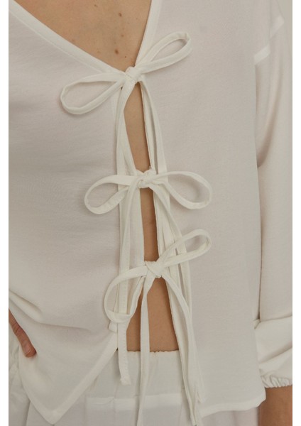 Kadın Rahat Kesim Fiyonk Bağlama Detaylı Üst White indirimleri