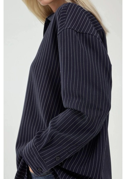 Kadın Oversize Çizgili Gömlek Lacivert fırsatları