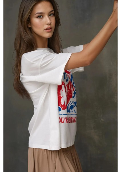 Kadın Kadın %100 Pamuk Bisiklet Yaka Oversize Beyaz Baskılı T-Shirt Kırmızı fiyatları