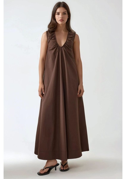 Kadın U Yaka Büzgü Detaylı Maxi Elbise Koyu Mocha Kahve fiyatları