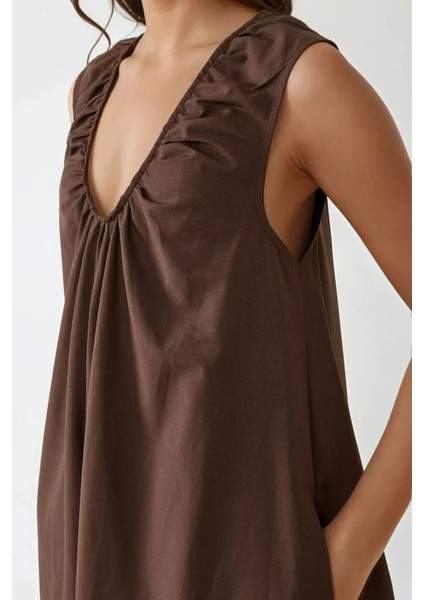 Kadın U Yaka Büzgü Detaylı Maxi Elbise Koyu Mocha Kahve modelleri