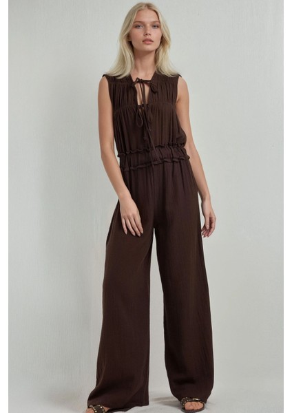 Kadın Yuvarlak Yakalı Dokulu Geniş Paça Tulum Brown