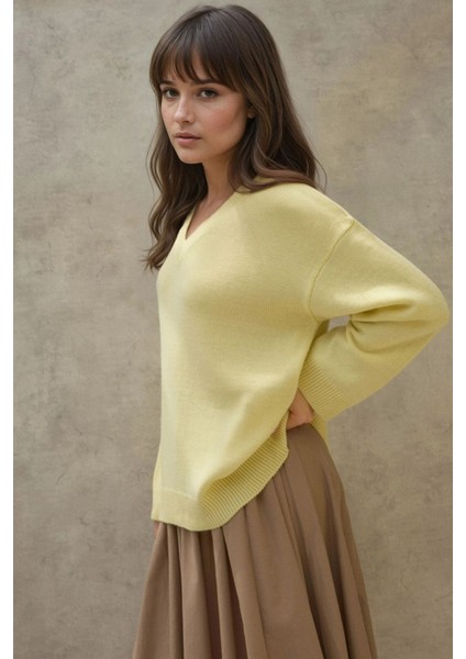 Kadın Kalın Örme V-Yaka Kazak Limon Sarısı modelleri