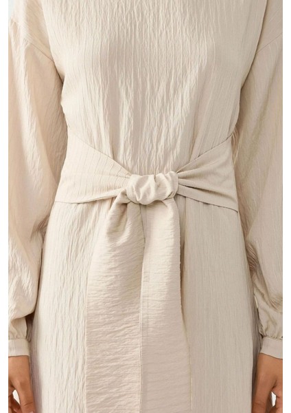 Kadın Dokulu Bisiklet Yaka Bağlama Detaylı Maxi Elbise Natural