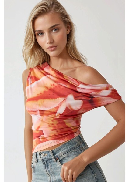 Kadın Çiçek Desenli Asimetrik Yaka Bluz Red