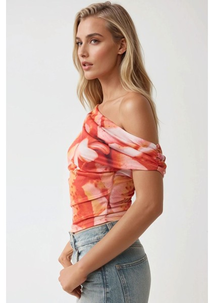 Kadın Çiçek Desenli Asimetrik Yaka Bluz Red fiyatları