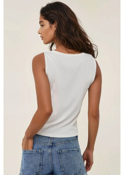 Kadın Düğmeli Fitted Bisiklet Yaka Örme Üst Beyaz fiyatları