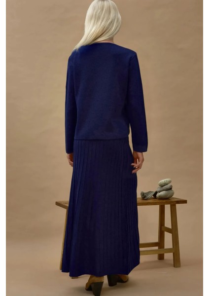 Kadın Düğmeli Hırka ve Kloş Etekli Triko Takım Lacivert modelleri