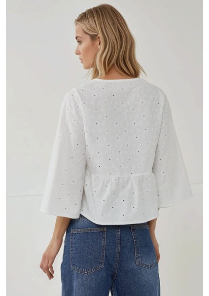 Kadın Dokulu Brode Önü Bağlamalı Yaka Kısa Bluz White