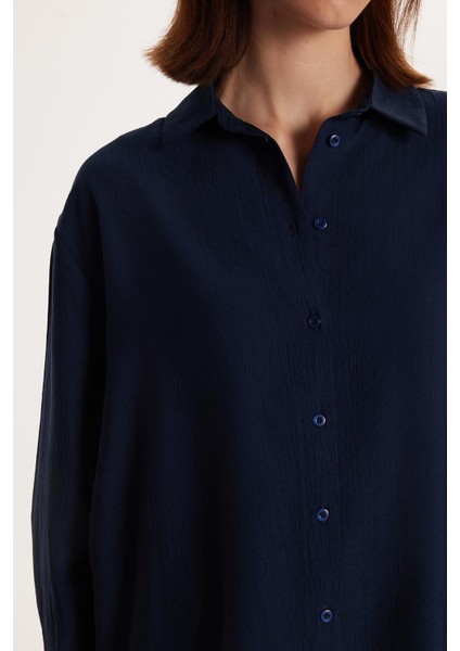 Kadın Regular Fit Uzun Kollu Sırt Bağlama Detaylı Lacivert Gömlek modelleri