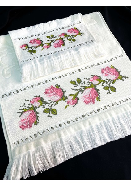 Özel Tasarım Kanaviçe Nakış Işlemeli Kadife Etamin Çeyizlik 2'li Havlu Seti