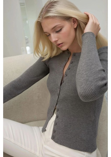 Kadın Uzun Kollu Düğmeli Hırka Gri fiyatları