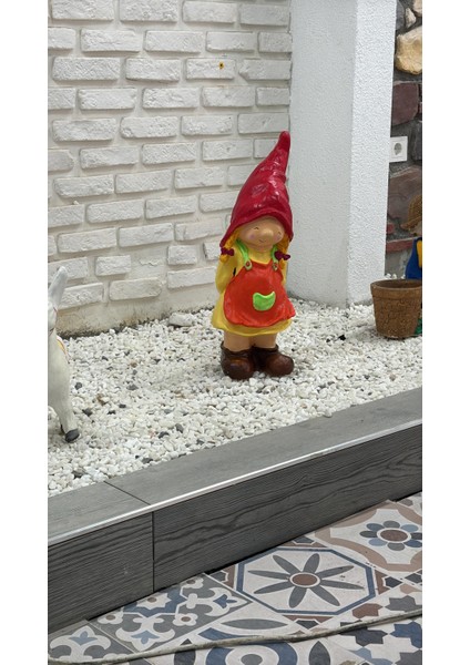 Bahçe Cücesi Öpücük Atan Çocuk fiyatları