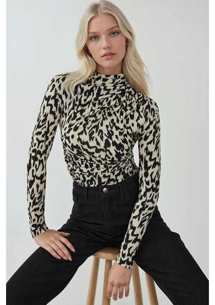 Kadın Desenli Dik Yaka Uzun Kollu Üst Çok Renkli