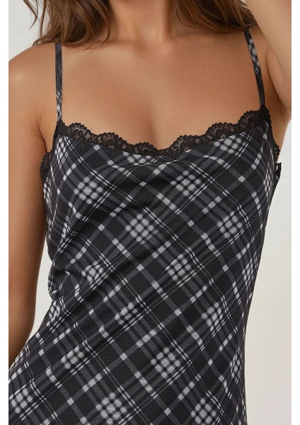 Kadın Kare Yaka Dantel Detaylı Desenli Askılı Mini Elbise Çok Renkli fiyatları