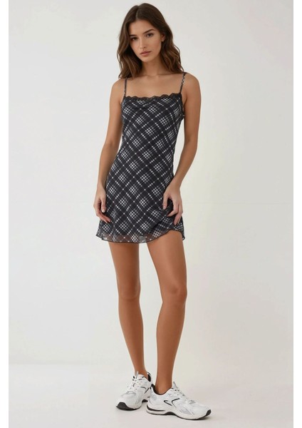 Kadın Kare Yaka Dantel Detaylı Desenli Askılı Mini Elbise Çok Renkli fırsatları