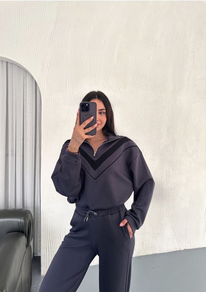 Dik Yaka Yarım Fermarlı Garnili Modal Kumaş Takım