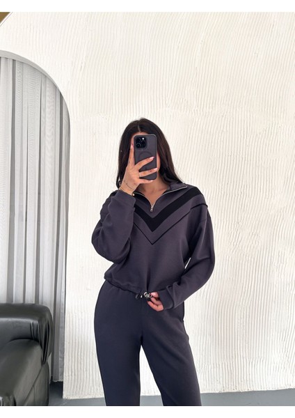 Dik Yaka Yarım Fermarlı Garnili Modal Kumaş Takım