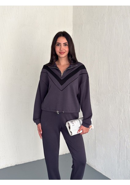 Dik Yaka Yarım Fermarlı Garnili Modal Kumaş Takım