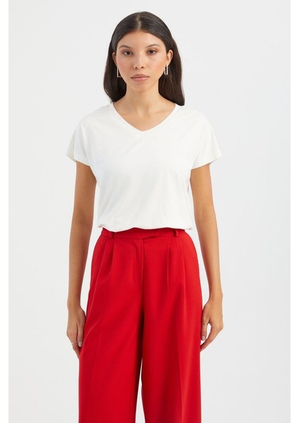 Kadın Kamaları Düz Yaka Rahat T-shirt White