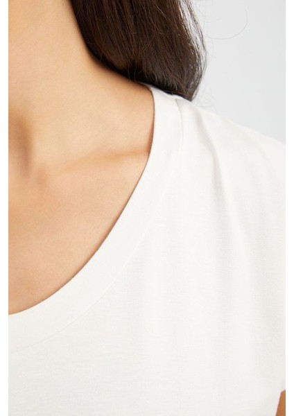 Kadın Kamaları Düz Yaka Rahat T-shirt White indirimleri