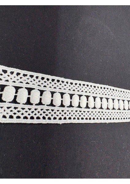 Desenli Beyaz Güpür 1 Metre