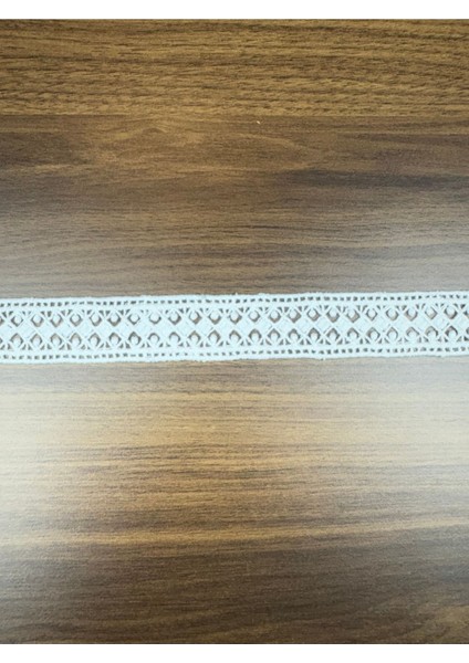 Geometrik Desenli Güpür 1 Metre