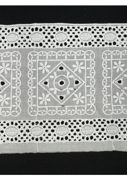Güpür Dantel Beyaz Çiçek Desenli 1 Metre modelleri