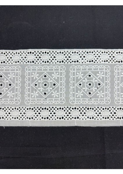 Güpür Dantel Beyaz Çiçek Desenli 1 Metre